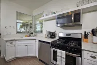Seaview Sunset - Close to beaches & restaurants!