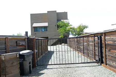 Kelseyville Lakefront Luxury! 3 Story, 3 Br/2B Private Dock Next to Hot Springs