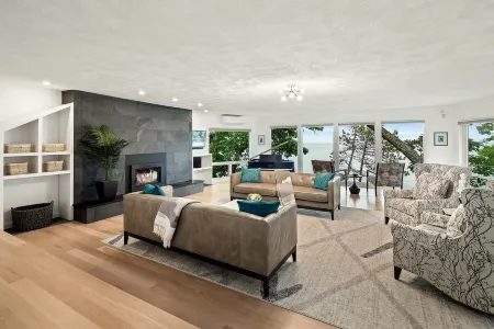 Windows on the Ocean : Penobscot Bay Contemporary