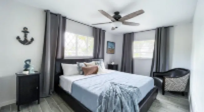 Home in quiet Bird Sanctuary Neighborhood, close to  Beach