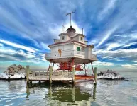 Rare find! Chic cottage, salt water heated pool May 15-Oct15.