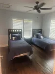 Downtown Dream-Renovated historic 1930s house-walking distance to DT Carrabelle!