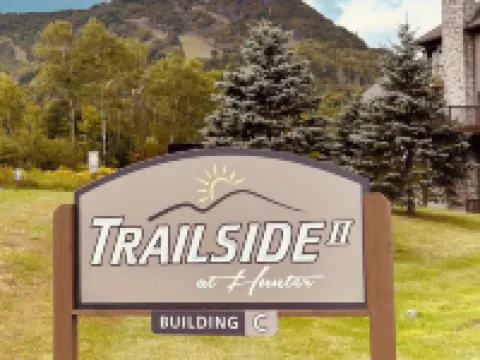 LOCATION! LOCATION!LOCATION! Luxurious Ski In/Out Jet-Set Condo NEWLY RENOVATED 亨特酒店