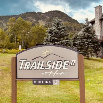 LOCATION! LOCATION!LOCATION! Luxurious Ski In/Out Jet-Set Condo NEWLY RENOVATED