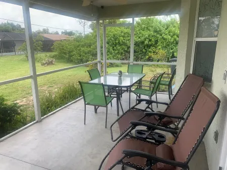 Serene 3BR Retreat with 2 Baths - Your Perfect Getaway Awaits! Отели в г. Порт-Шарлотт