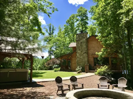 BEAUTIFUL & PEACEFUL LOG CABIN FIREPLACE, FIRE-PIT & HOT TUB