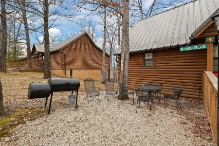Great Escape Log Cabin Close to SDC, Discount first 10 Guests of the Season.