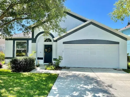 Relaxing 3BED 2BATH POOL Home w. Pond View & HOT TUB