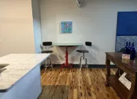 Huge Windows Downtown 2Bd Apt w/ Main Strip Access