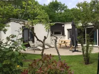 Single-storey house with private garden and terrace. ANCV, Pets allowed Hôtels à proximité de : SIMAERO