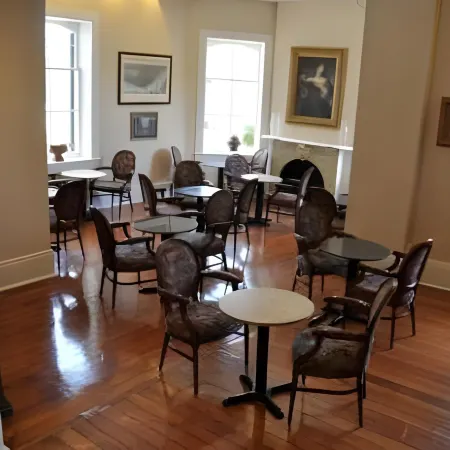New Orleans Courtyard Hotel by the French Quarter Отели рядом с достопримечательностью «Дом Герман-Грима»
