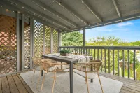 Chic, pets, walk to downtown