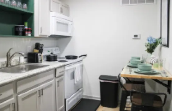Cozy Riverside Apt. Min to Downtown Louisville.  King Bed, Coffee Bar!