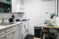 Cozy Riverside Apt. Min to Downtown Louisville.  King Bed, Coffee Bar!