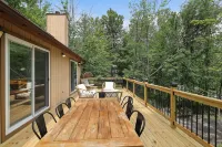 Charming Retreat in the Hideout with a hot tub