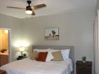 Cozy Ground Level Resort Style Condo with Heated Pool/Hot Tub, and Gym! Hotels in Oro Valley