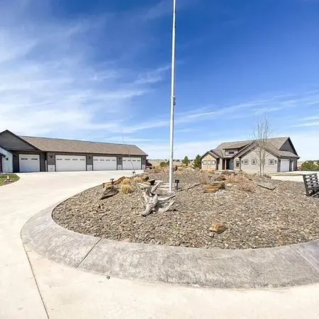 Luxury Ranch Stay - Horse and Cattle