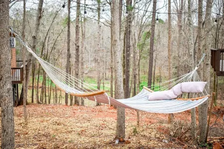 Romantic Treehouse Paradise