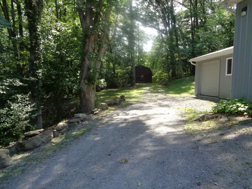 The Cottage in the Woods, near Deersville and Tappan and Clendening Lakes