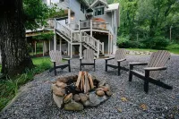 Modern Lodge close to Asheville NC with mountain views, hot tub & fire pit. Hotels near Ridgecrest Conference Center
