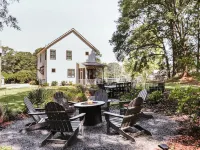 Cozy Downtown Retreat! Patio + Fire Pit + Garden Hotels in Oconee County