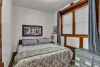 Craftsman charm King Bedroom Private Condo Unit walk to hospital &  capitol