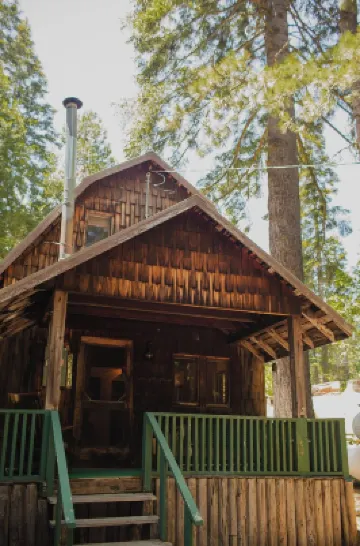 Redwood Grove Cabin inside Kings Canyon and Sequoia National Park