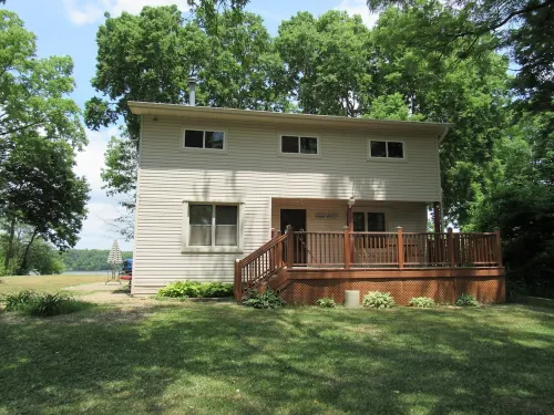 Lakefront home on 1.6 acres