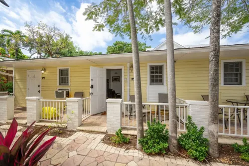 The Cozy Little Cottage!