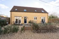 Lovely Cotswold holiday cottage within walking distance of restaurants/shops