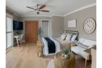 Private Entry Elegant Quiet Safe Cozy Studio Suite