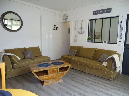 Seaside 2/5 People "JACUZZI and Private Sauna Option PAYABLE