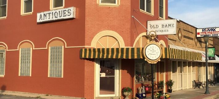 Historic Downtown Loft Hotels in Mena