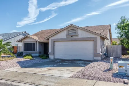 Westgate Vacation Rental/Walk to State Farm Stadium/Relax in Spa!! Отели в г. Глендейл