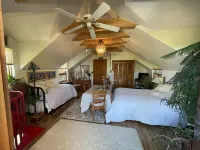 THE CASA CARMEN-ARROYO SECO! LOCATION 15 MINUTES FROM TAOS AND TAOS SKI VALLEY!