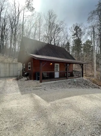 Lazy River Cabin on the edge of town only 1/2 mile from Current River !