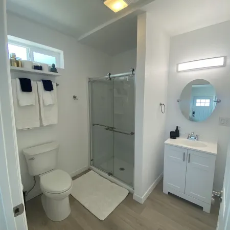 Newly renovated studio with farm and mountain view’s! 5 minutes to Jacksonville.