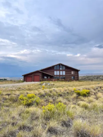 Large cabin with amazing views, mountains, sunsets, and wildlife.