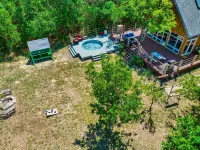 Elegant Birdhouse Cabin with 🔥Heated🔥 Cowboy Pool Hotels in Kyle