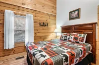Cozy Cabin in the Hills. Hot Tub, Views, Pool Table, Pet Friendly and Much More