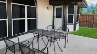 Spring Family Escape: Clean, Comfortable, Bright, and Perfect for Families Hotels in Pflugerville