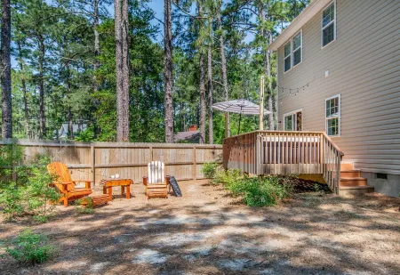 Golf Getaway! Poker Room - Indoor Golf Simulator - Pet-friendly