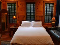 The Cabin on Main. Fully furnished home on Main St in downtown Jasper. Hotels in Jasper