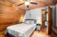 Cameo Cottage- Storybook 2 Bedroom / 2 Bath Mountain Getaway