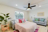 Flamingos on 45th - Carriage House - Cute and Cozy