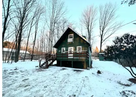 Cozy lakeside cottage with modern furniture on a quiet street.