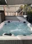 Kick off the New Year with a Birthday Beach stay! Hot tub included!