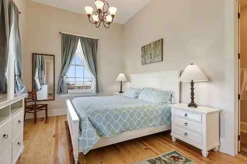 LAKE House with Private Heated Pool, Great for Family Gatherings. Best View!