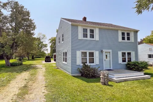 Roomy house in downtown P.A. Walk to everything. Bikes included. Dog-friendly.