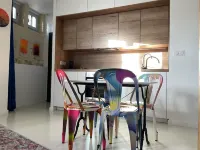 Studio Arty en Sous-sol Niché au Cœur dun Immeuble Remarquable Face aux Parcs!
